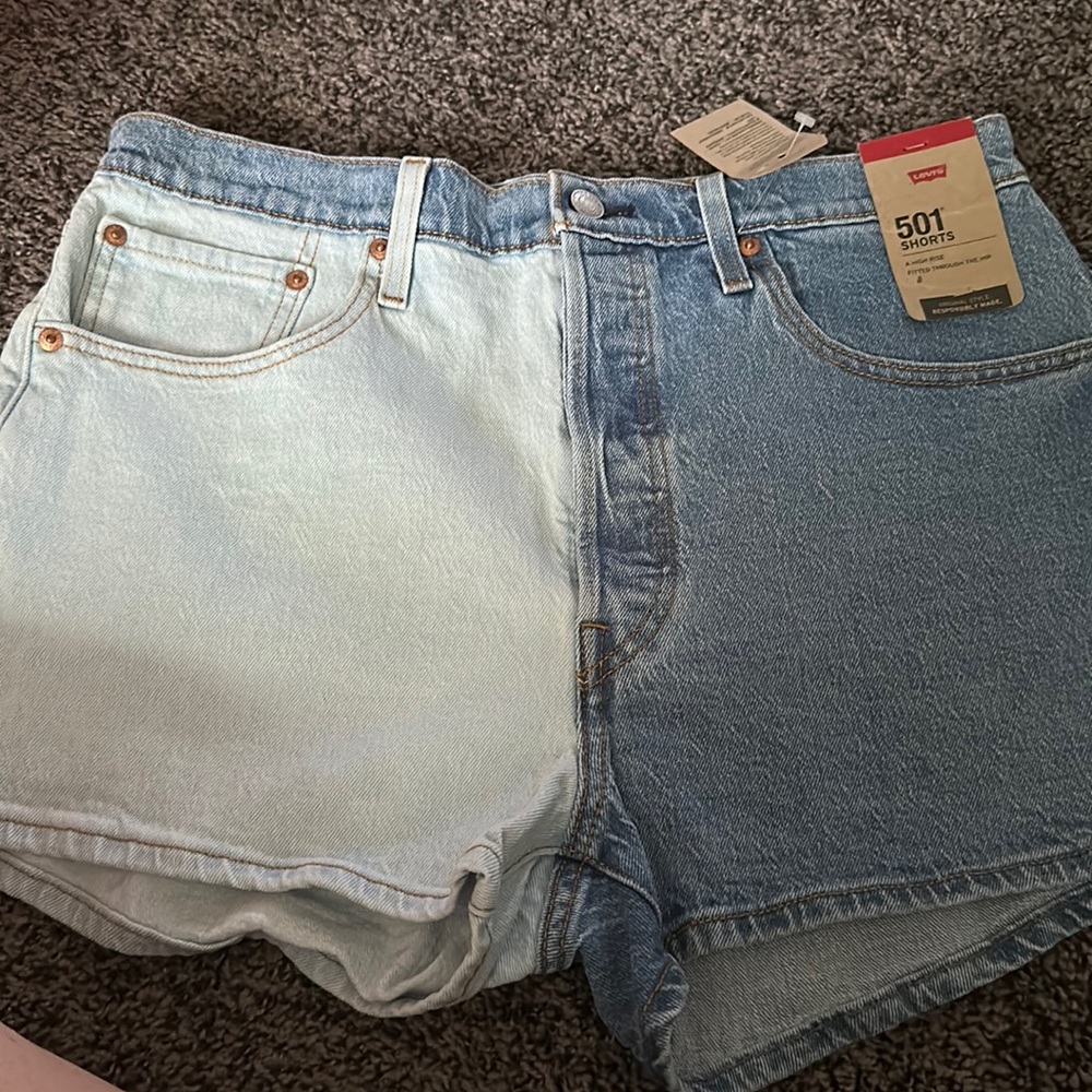 Size 32 Levi Shorts